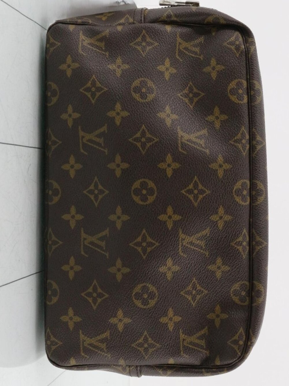 LV Mono Trousse Toilette 28 (zipper separation)